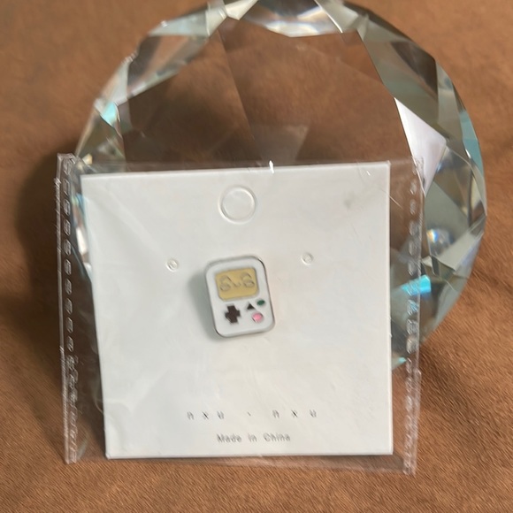 Portable game enamel Pin - Picture 1 of 4